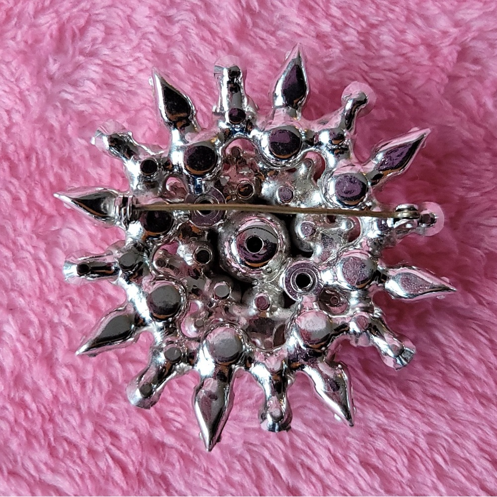 This was a beautiful antique pin my mother wore on her coat. - Picture 2 of 2